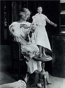 Madeleine Vionnet in haar studio omstreeks 1920